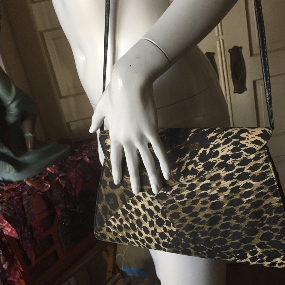 Vintage envelope shoulder bag fro Sutton Plaza